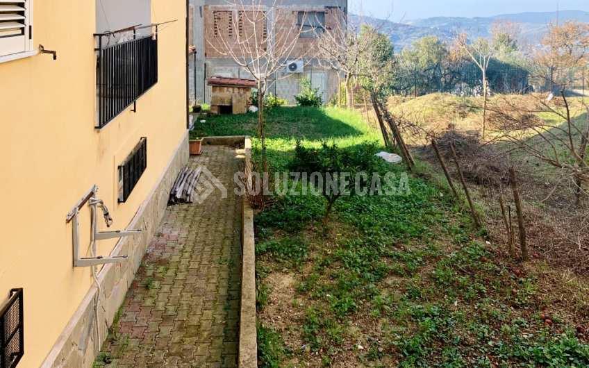SC1134 Soluzione indipendente su 3 livelli con giardino e panorama in Via Roma, Torchiara