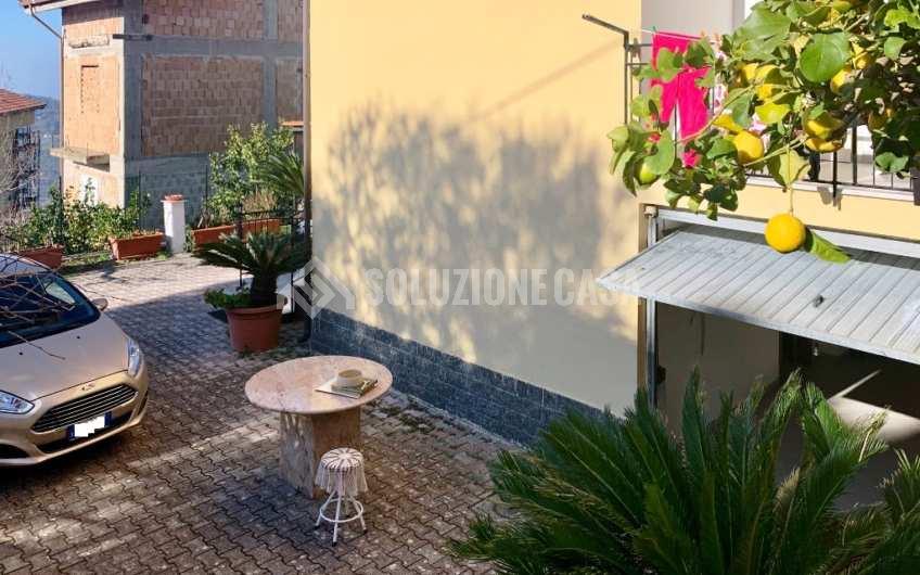 SC1134 Soluzione indipendente su 3 livelli con giardino e panorama in Via Roma, Torchiara