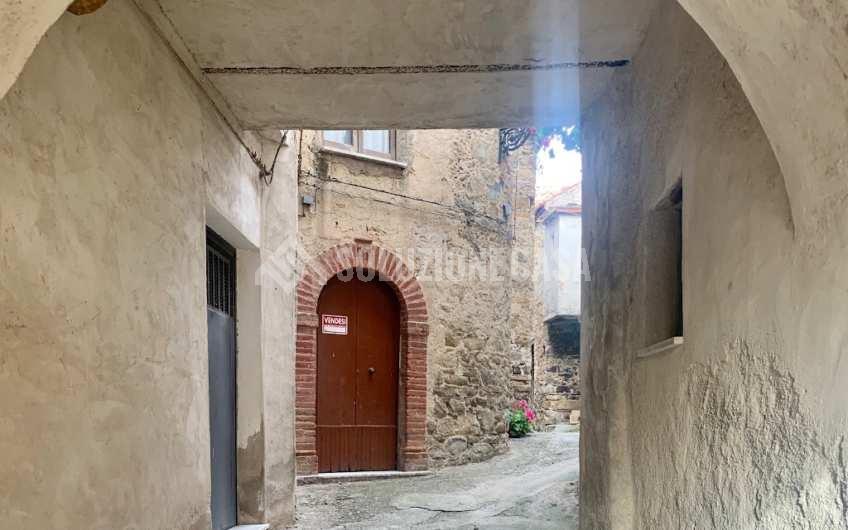 SC1146 Fabbricato su 3 livelli nel centro storico di Eredita, Ogliastro Cilento