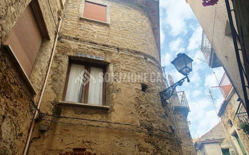 SC1146 Fabbricato su 3 livelli nel centro storico di Eredita, Ogliastro Cilento