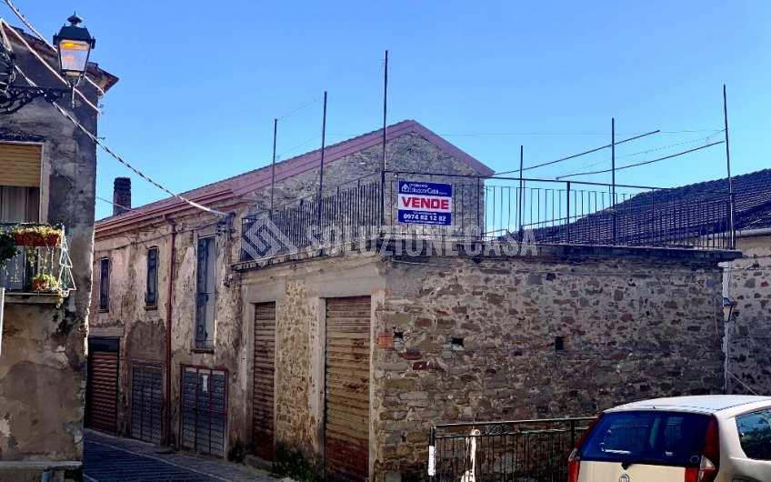 SC1170 Casale con terreno nel centro storico di Prignano Cilento