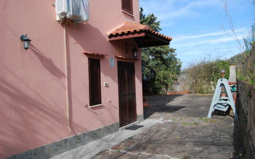 SC1078 Fabbricato di ampia metratura Laureana Cilento