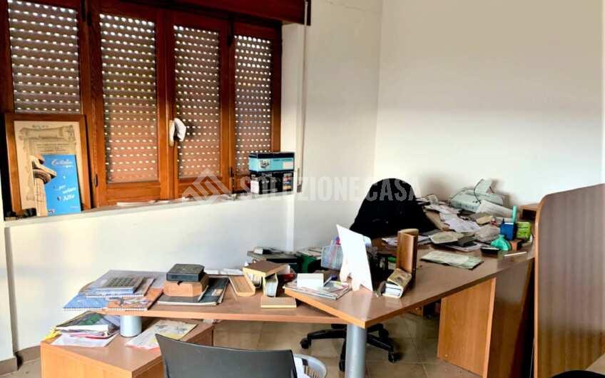 SC1191 Fabbricato industriale su più livelli con cortile privato ad Ogliastro Cilento zona Industriale