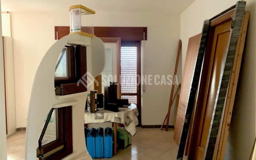 SC1191 Fabbricato industriale su più livelli con cortile privato ad Ogliastro Cilento zona Industriale