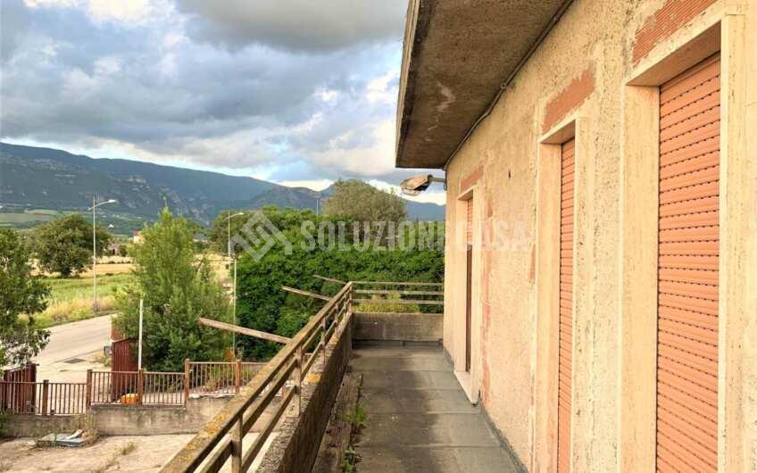 SC1191 Fabbricato industriale su più livelli con cortile privato ad Ogliastro Cilento zona Industriale