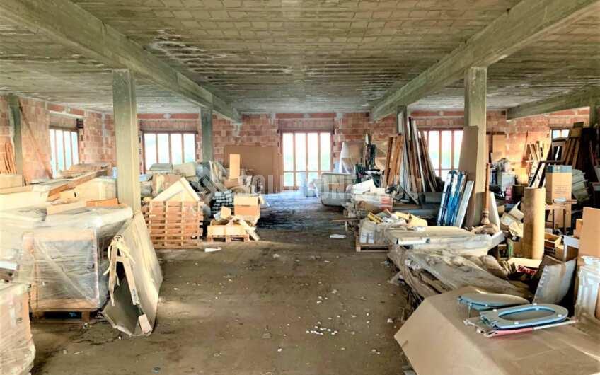 SC1191 Fabbricato industriale su più livelli con cortile privato ad Ogliastro Cilento zona Industriale