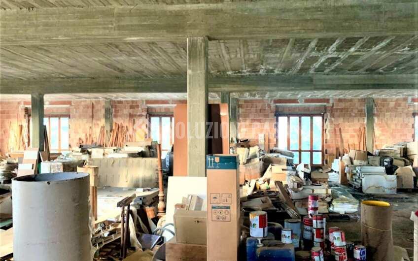 SC1191 Fabbricato industriale su più livelli con cortile privato ad Ogliastro Cilento zona Industriale