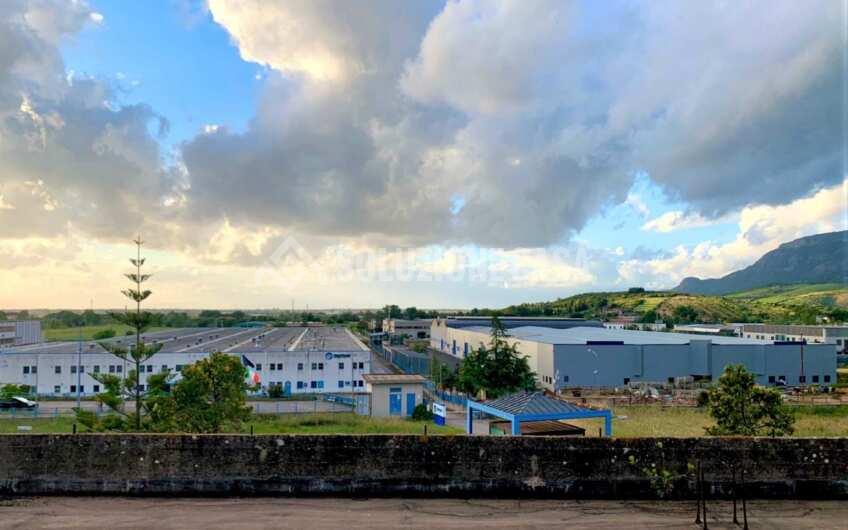 SC1191 Fabbricato industriale su più livelli con cortile privato ad Ogliastro Cilento zona Industriale