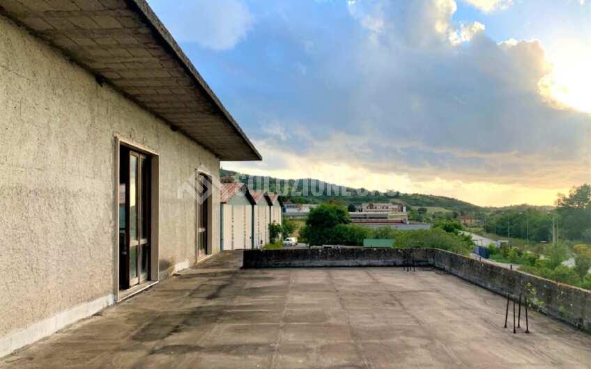 SC1191 Fabbricato industriale su più livelli con cortile privato ad Ogliastro Cilento zona Industriale