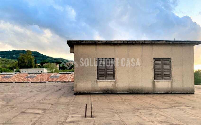 SC1191 Fabbricato industriale su più livelli con cortile privato ad Ogliastro Cilento zona Industriale