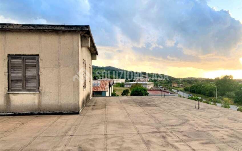 SC1191 Fabbricato industriale su più livelli con cortile privato ad Ogliastro Cilento zona Industriale