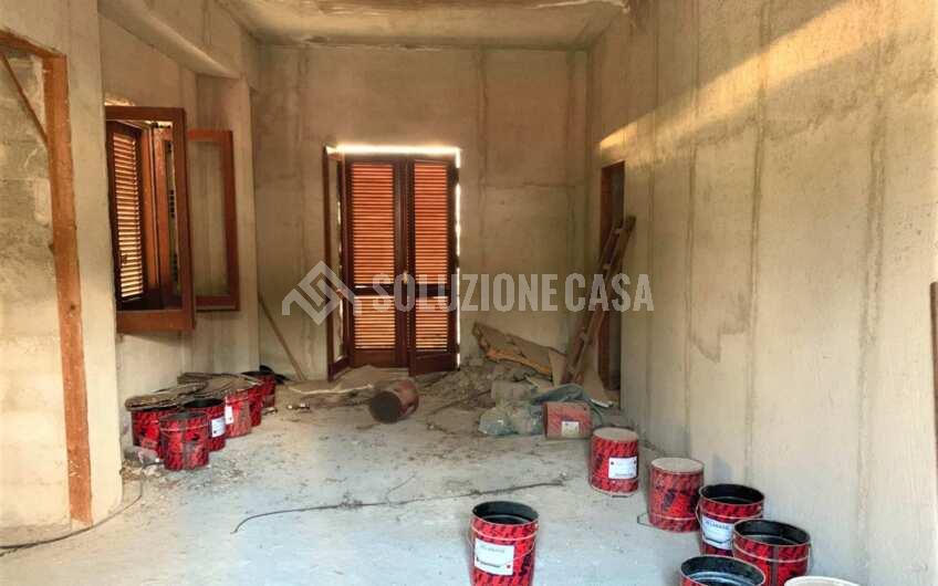 SC1191 Fabbricato industriale su più livelli con cortile privato ad Ogliastro Cilento zona Industriale