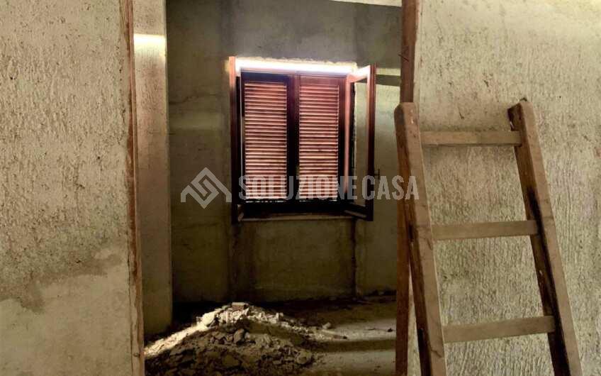 SC1191 Fabbricato industriale su più livelli con cortile privato ad Ogliastro Cilento zona Industriale