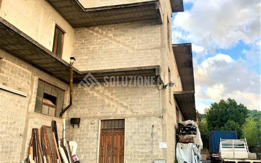 SC1191 Fabbricato industriale su più livelli con cortile privato ad Ogliastro Cilento zona Industriale