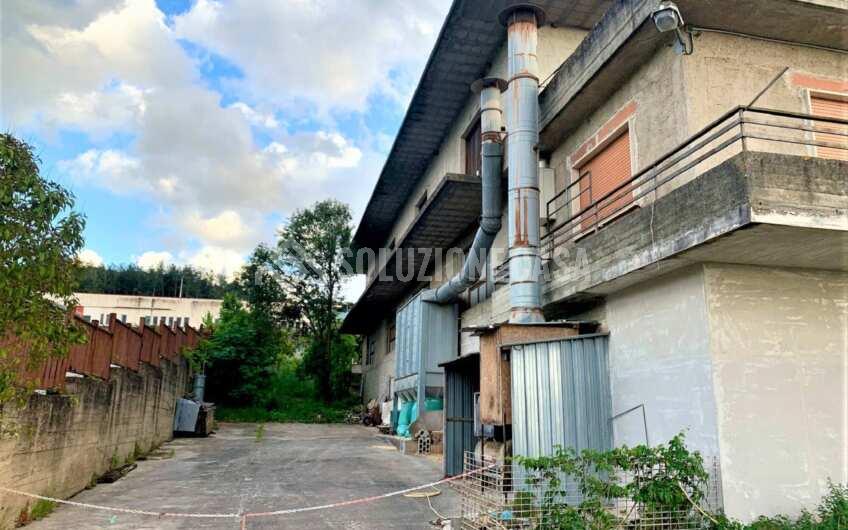 SC1191 Fabbricato industriale su più livelli con cortile privato ad Ogliastro Cilento zona Industriale