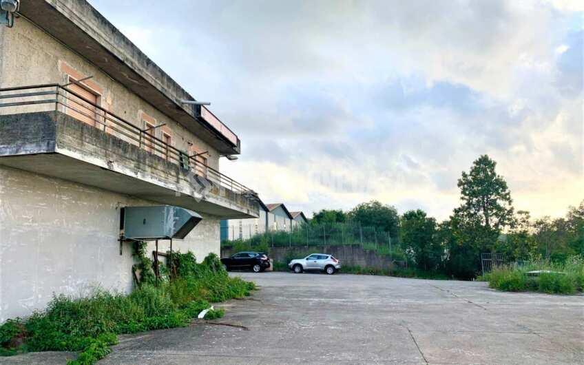 SC1191 Fabbricato industriale su più livelli con cortile privato ad Ogliastro Cilento zona Industriale