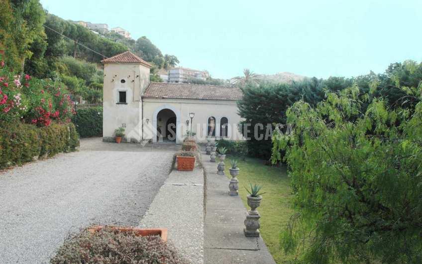 SC934 Prestigioso palazzo d’epoca nel borgo di Ogliastro Cilento