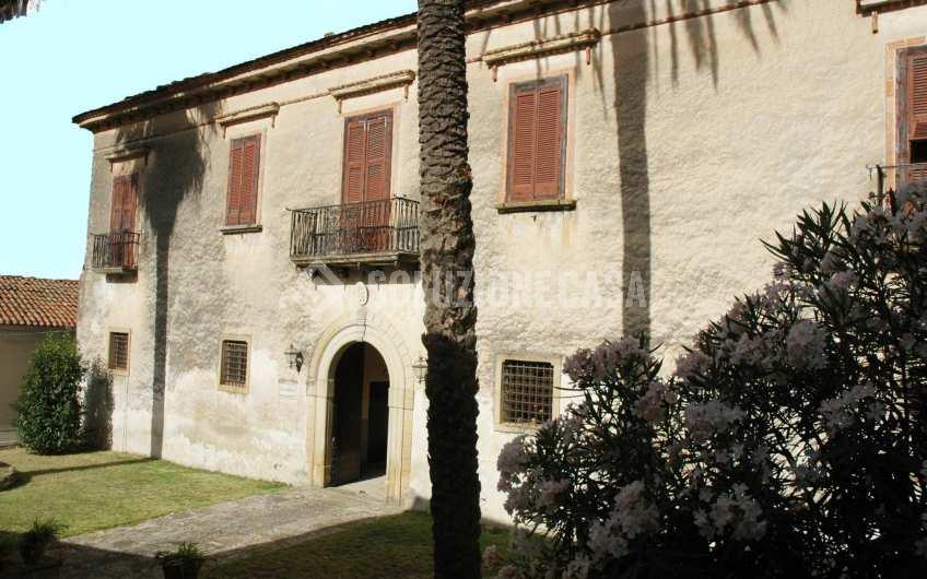 SC934 Prestigioso palazzo d’epoca nel borgo di Ogliastro Cilento