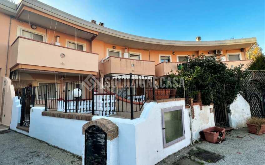SC1223 Villetta a schiera con giardino e box auto  Agropoli Mattine
