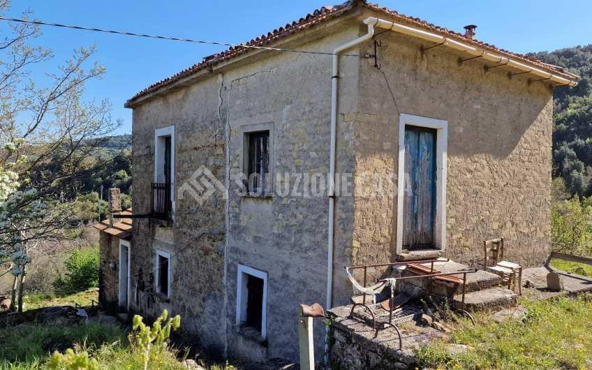 SC1228 Casa di campagna con terreno a Perdifumo