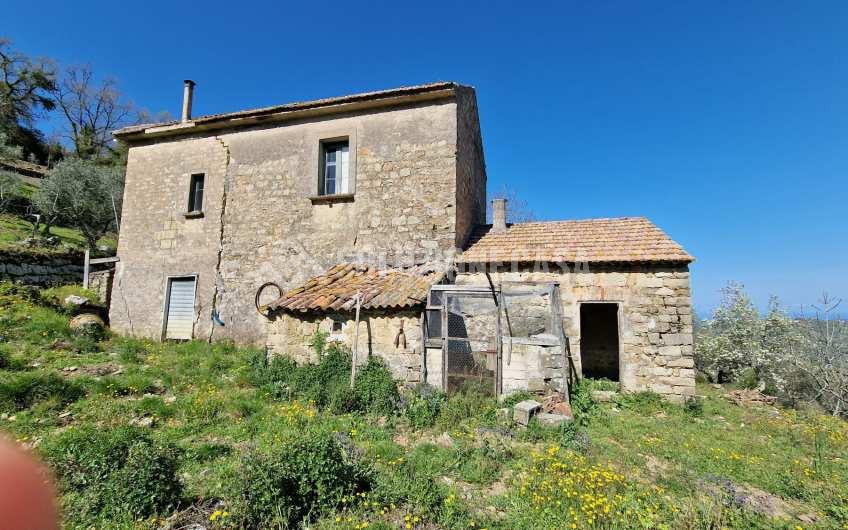SC1228 Casa di campagna con terreno a Perdifumo
