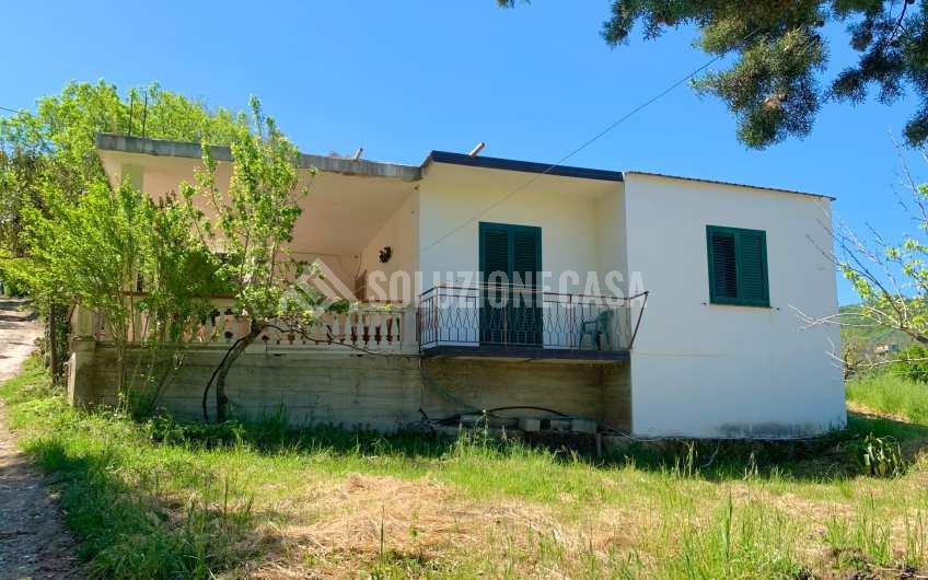 SC1229 Villa con giardino e terreno a Cicerale al confine con Agropoli