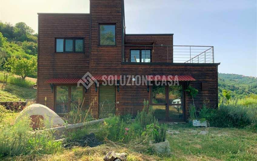 SC1235 Casale in legno immerso nella natura nel parco del Cilento
