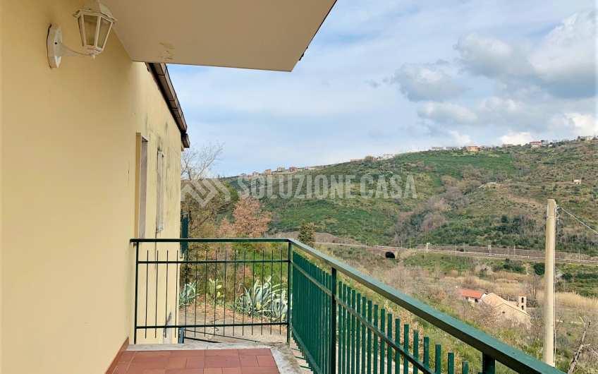 SC1232 Fabbricato plurifamiliare con terreno a Laureana Cilento località Acquasanta