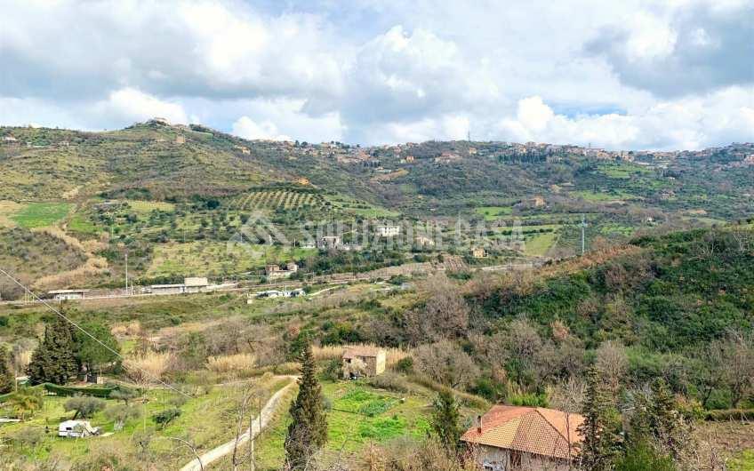 SC1232 Fabbricato plurifamiliare con terreno a Laureana Cilento località Acquasanta