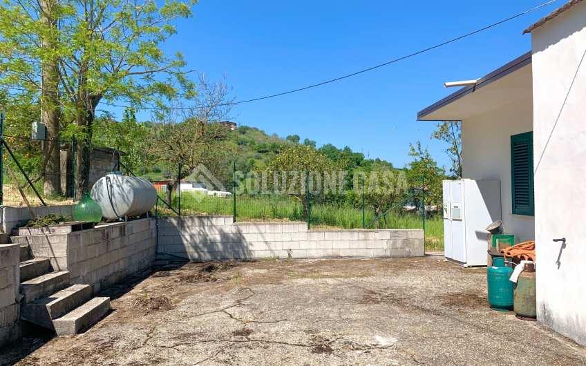 SC1229 Villa con giardino e terreno a Cicerale al confine con Agropoli