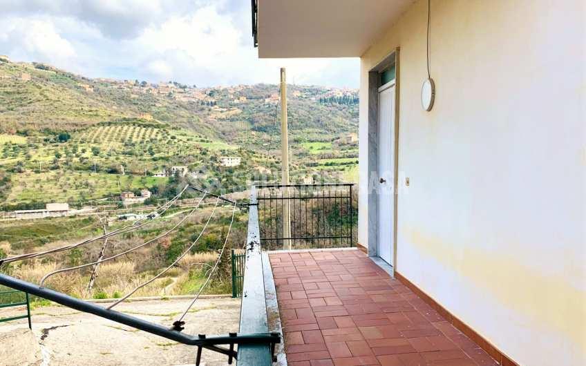 SC1232 Fabbricato plurifamiliare con terreno a Laureana Cilento località Acquasanta