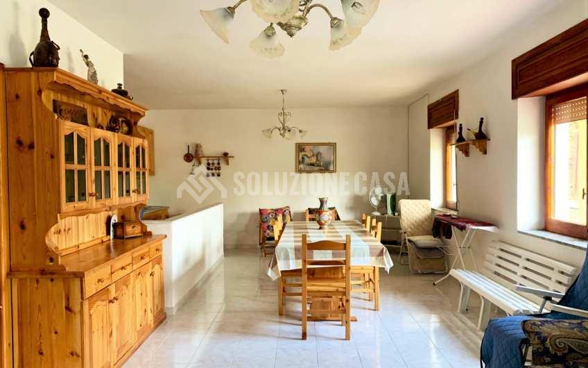SC1232 Fabbricato plurifamiliare con terreno a Laureana Cilento località Acquasanta