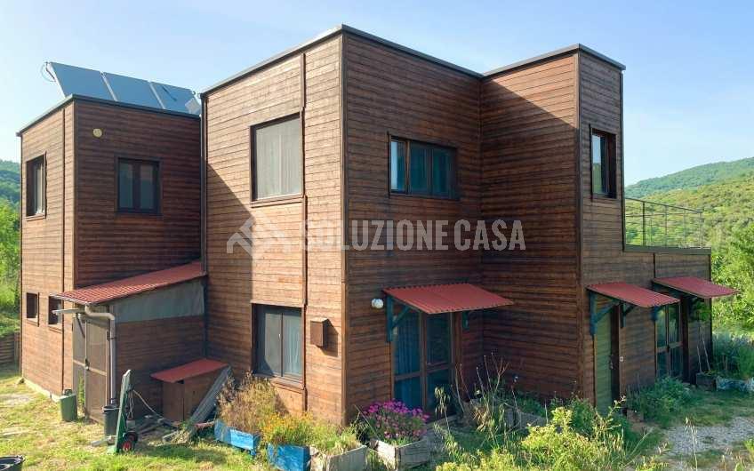 SC1235 Casale in legno immerso nella natura nel parco del Cilento