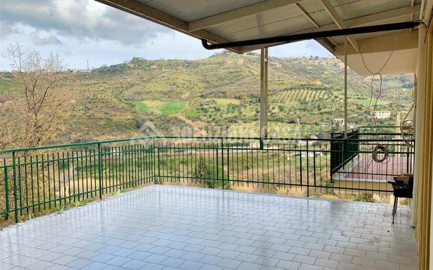 SC1232 Fabbricato plurifamiliare con terreno a Laureana Cilento località Acquasanta