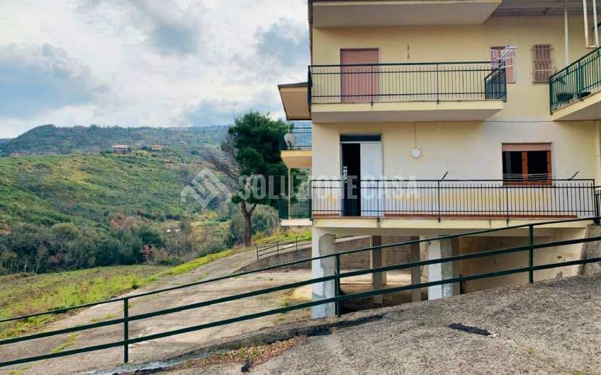 SC1232 Fabbricato plurifamiliare con terreno a Laureana Cilento località Acquasanta