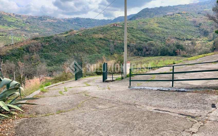 SC1232 Fabbricato plurifamiliare con terreno a Laureana Cilento località Acquasanta