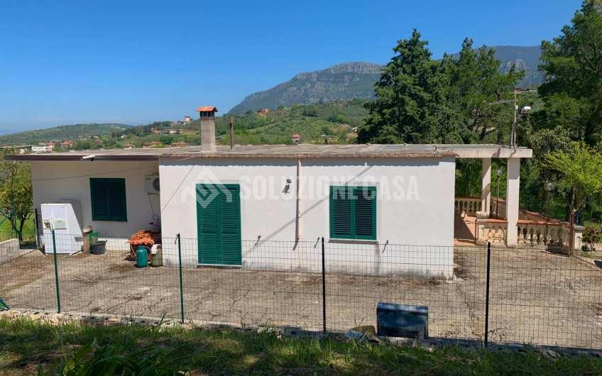 SC1229 Villa con giardino e terreno a Cicerale al confine con Agropoli