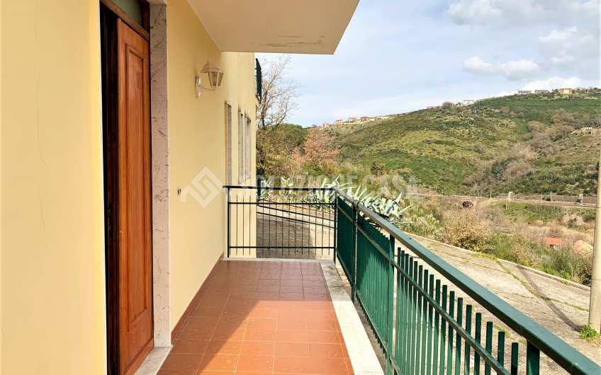 SC1232 Fabbricato plurifamiliare con terreno a Laureana Cilento località Acquasanta