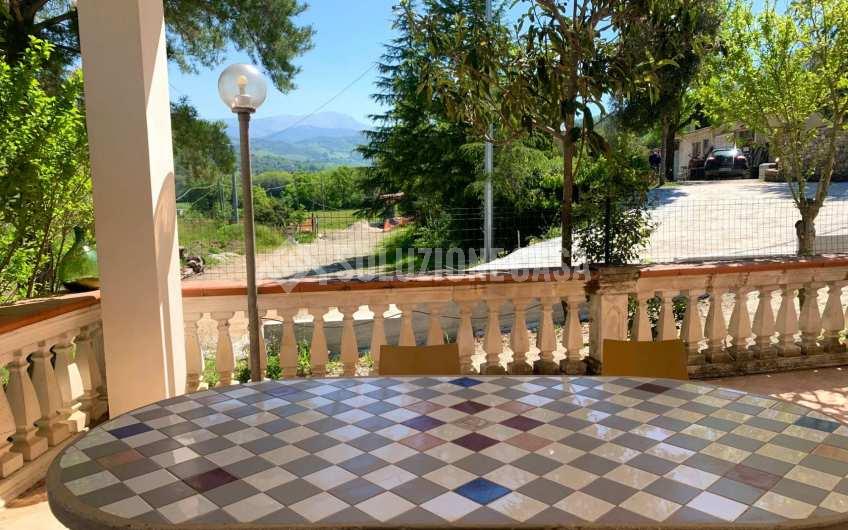 SC1229 Villa con giardino e terreno a Cicerale al confine con Agropoli