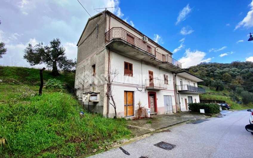 SC1172 Appartamento con cantina nel borgo di Ostigliano a Perito