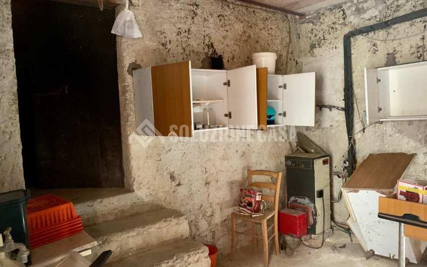 SC1242 Fabbricato affiancato a San Mango Cilento