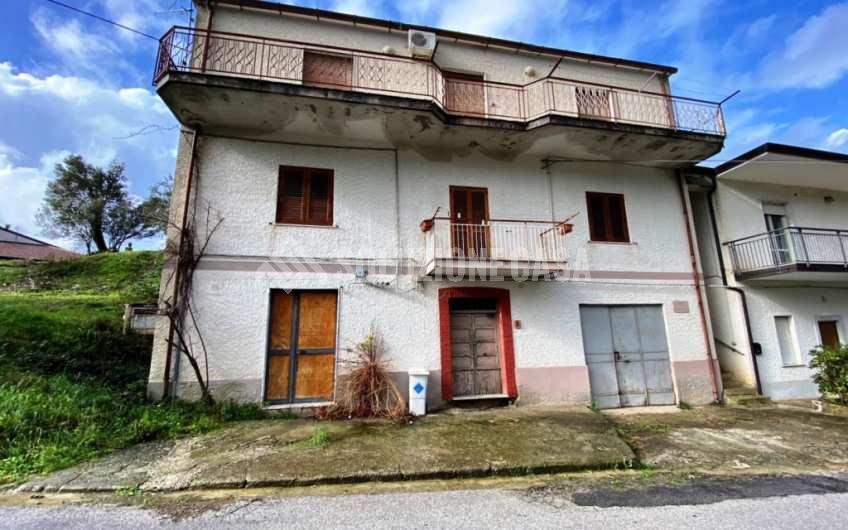 SC1172 Appartamento con cantina nel borgo di Ostigliano a Perito