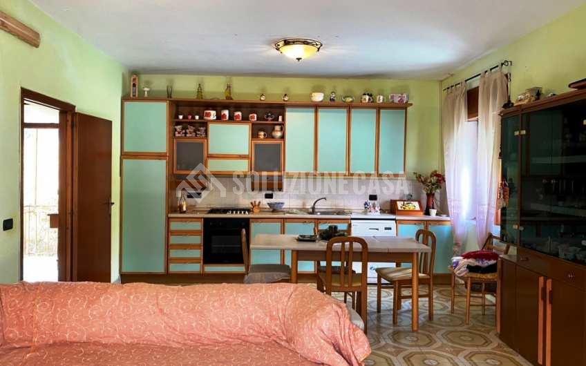 SC1172 Appartamento con cantina nel borgo di Ostigliano a Perito