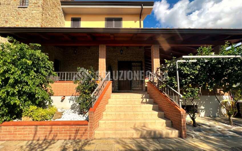 SC1261 Villa bifamiliare su 3 livelli di recente costruzione con giardino privato