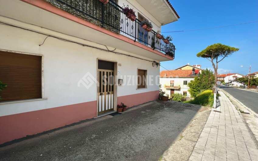 SC1264 Appartamento con ingresso indipendente e terrazzo ad Ogliastro Cilento