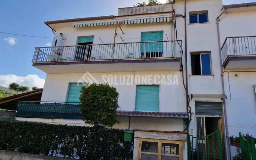 SC1255 Appartamento con spazio esterno e vista mare a Santa Maria di Castellabate