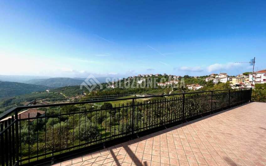 SC1264 Appartamento con ingresso indipendente e terrazzo ad Ogliastro Cilento