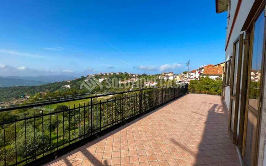 SC1264 Appartamento con ingresso indipendente e terrazzo ad Ogliastro Cilento