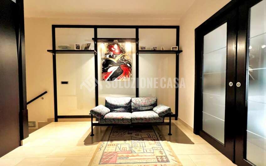 SC1261 Villa bifamiliare su 3 livelli di recente costruzione con giardino privato