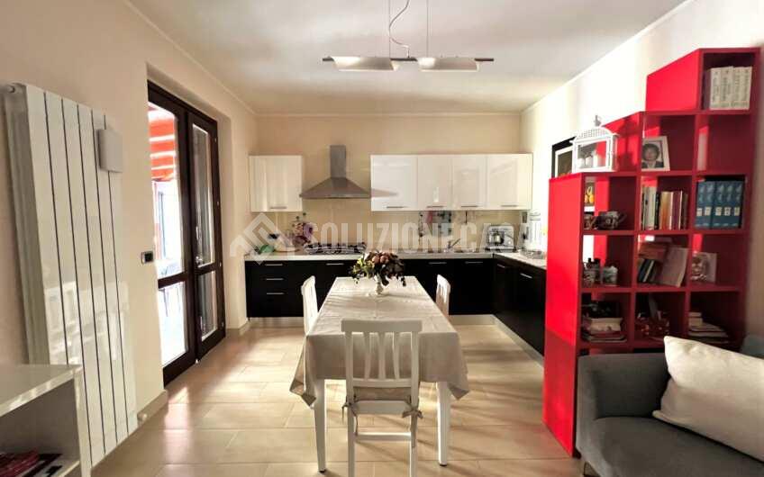 SC1261 Villa bifamiliare su 3 livelli di recente costruzione con giardino privato